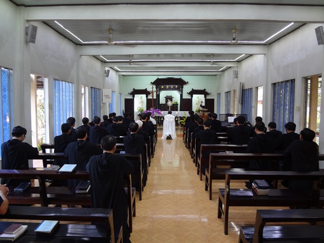 Giờ Chầu Thánh Thể